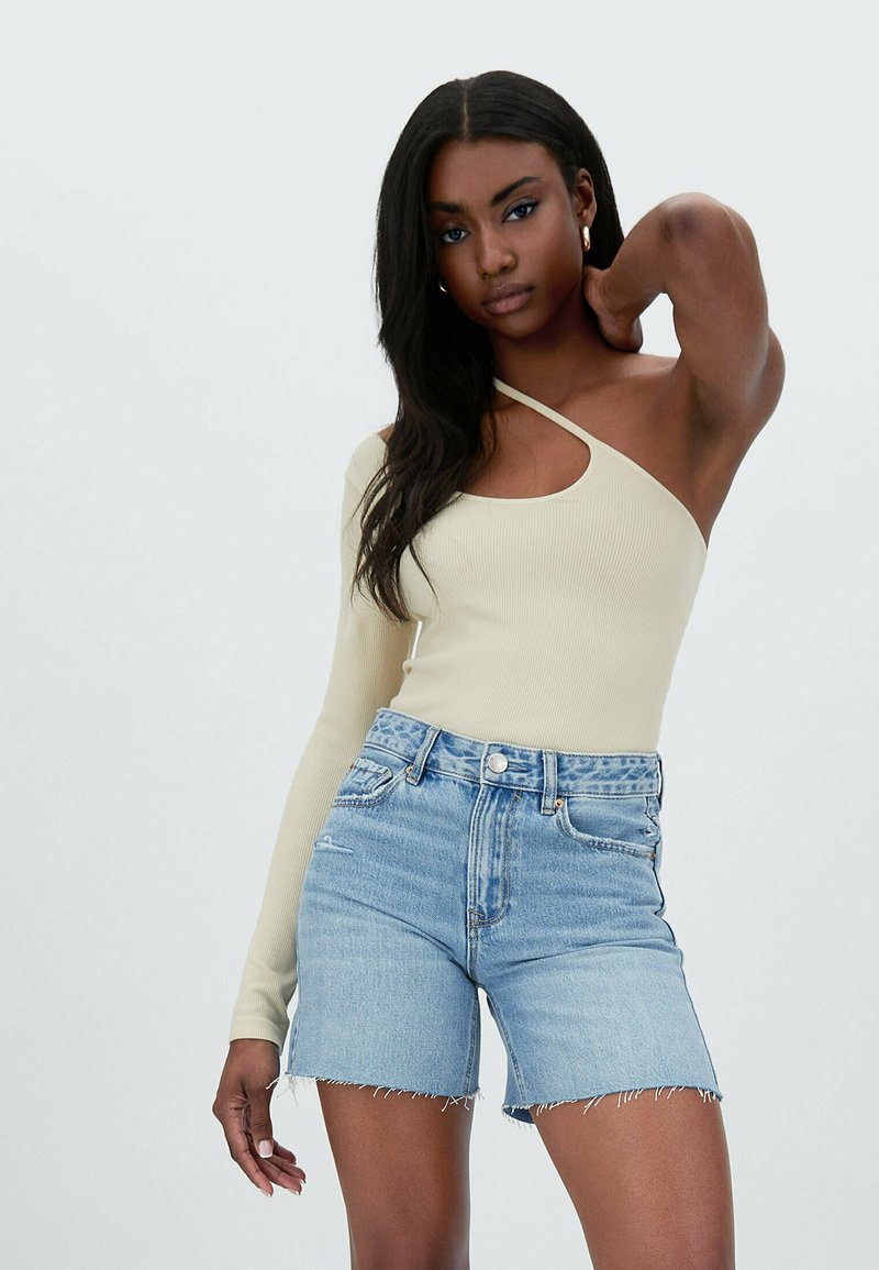 Stradivarius LOW WAIST BERMUDA - Jeans Shorts - Blue Denim