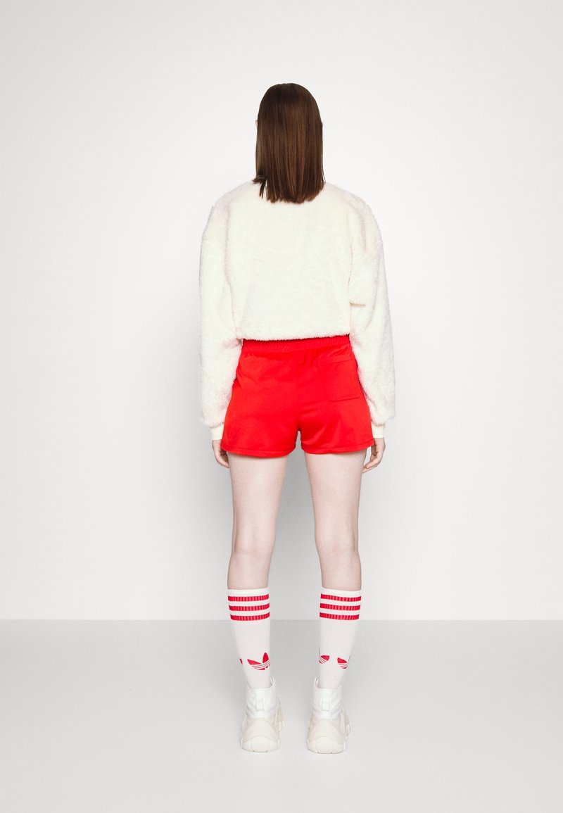 Adidas Originals 3 STRIPESS - Shorts - Better Scarlet