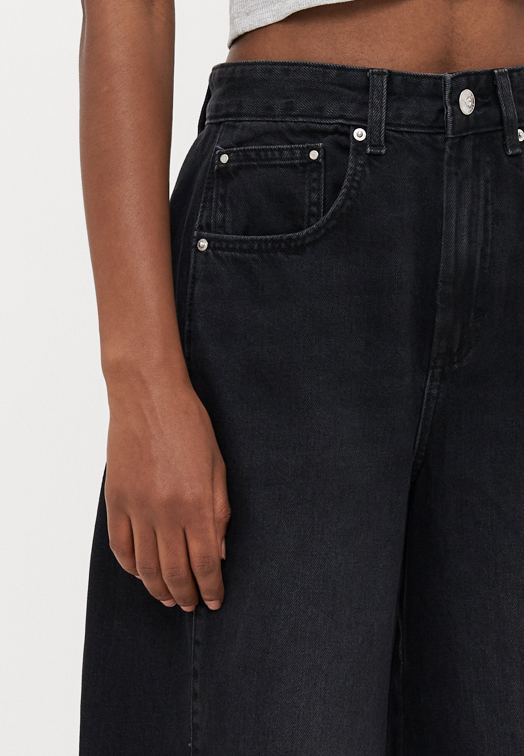ONLY Petite ONLCHARA HORSESHOE - Wide Leg - Washed Black
