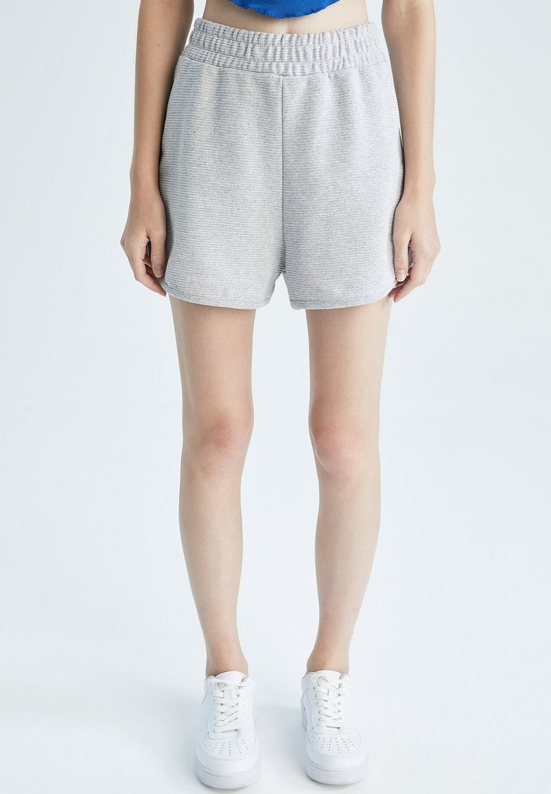 DeFacto Shorts - Beige