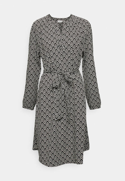 ONLY CARMAKOMA Freizeitkleid - Black/geometric Cloud Dancer