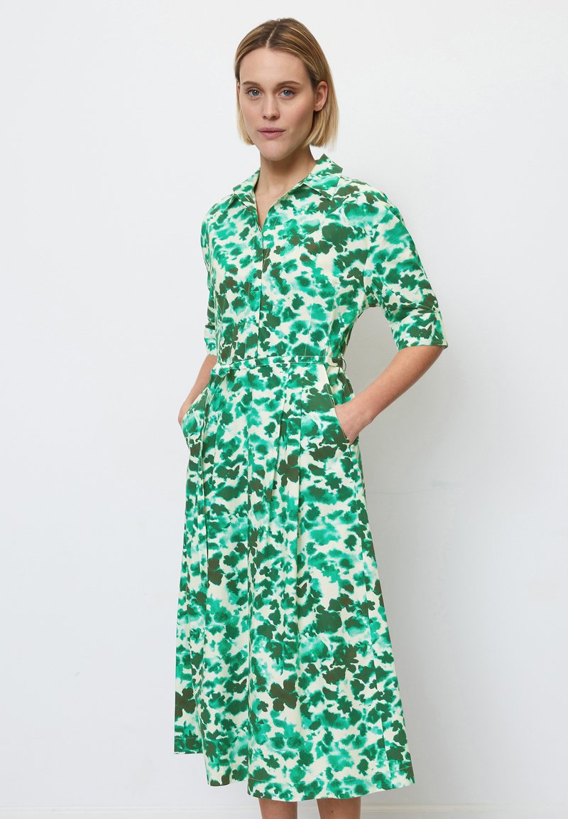 Marc O'Polo STYLE BELTED WAIST PLEATS DETAILS - Blusenkleid - Multi