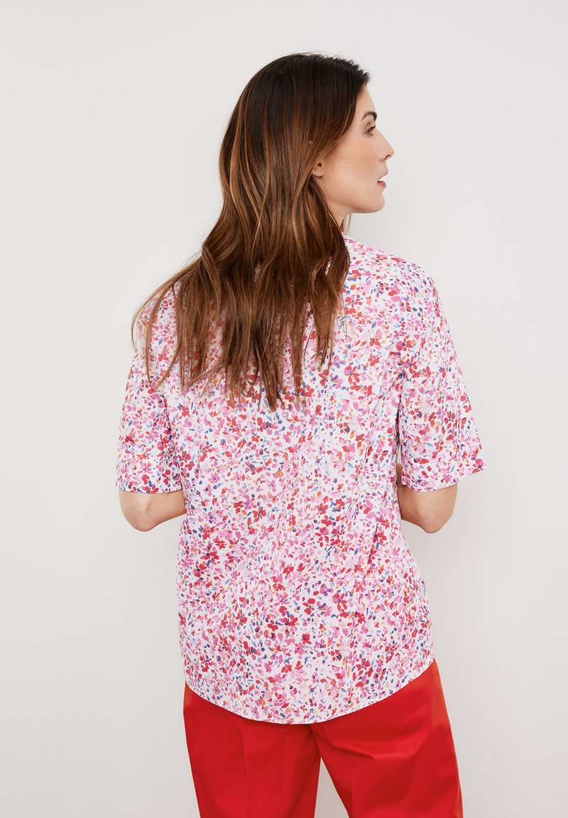 Gerry Weber KURZARM FLORAL GEMUSTERTE - Bluse - Ecru Weiss Lila Pink Druck