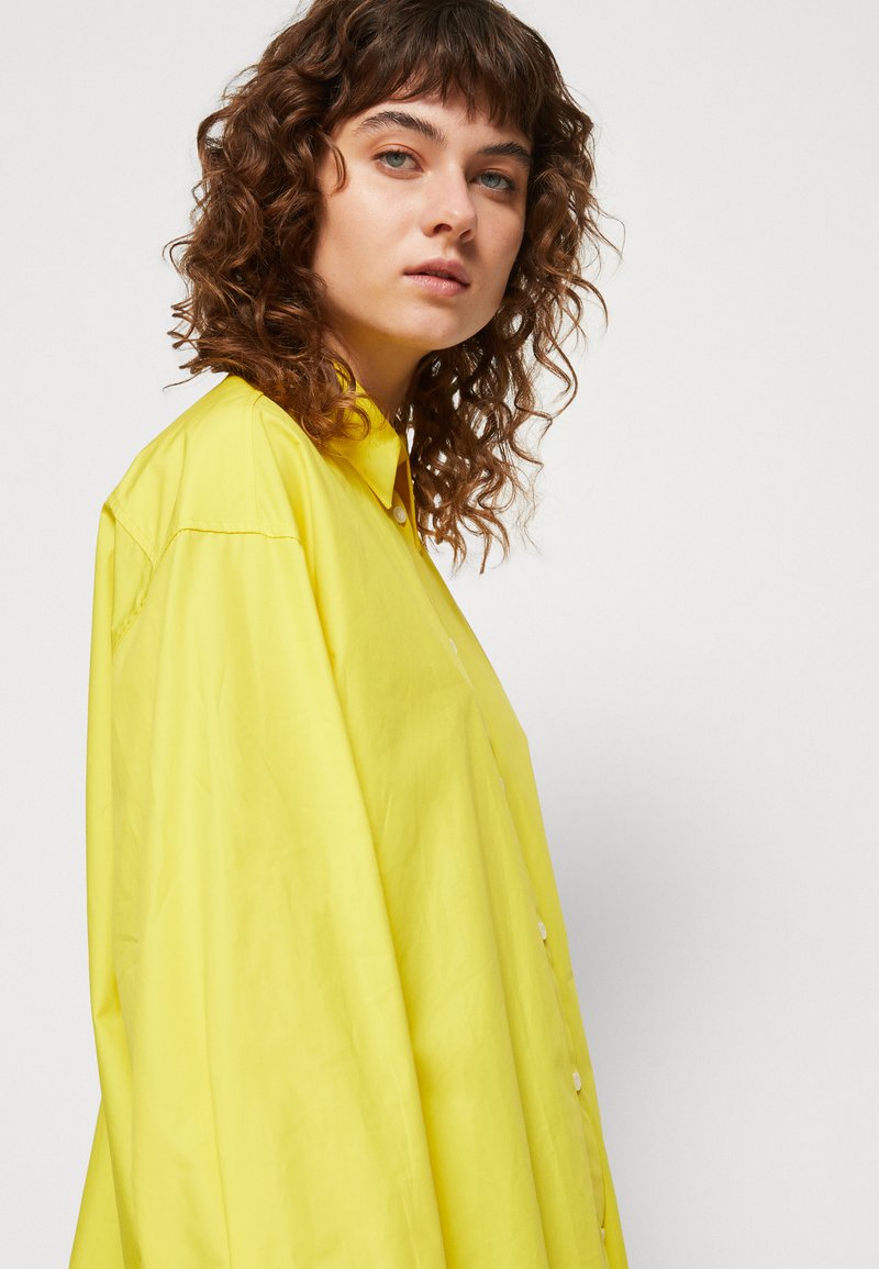 Gant WIDE CUFF SHIRT - Hemdbluse - Electric Yellow
