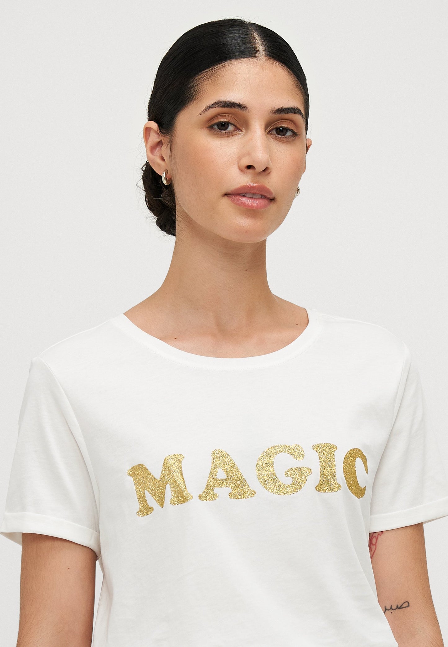 ONLY Petite ONLOLIVE AMOUR GLITTER - Print T-shirt - Cloud Dancer/gold-coloured