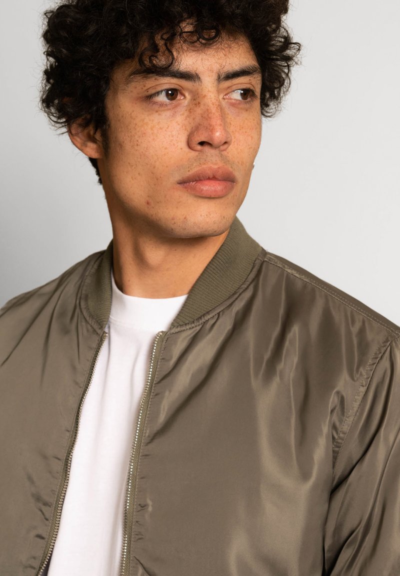 Jack & Jones LAKE - Bomberjacke - Oliv