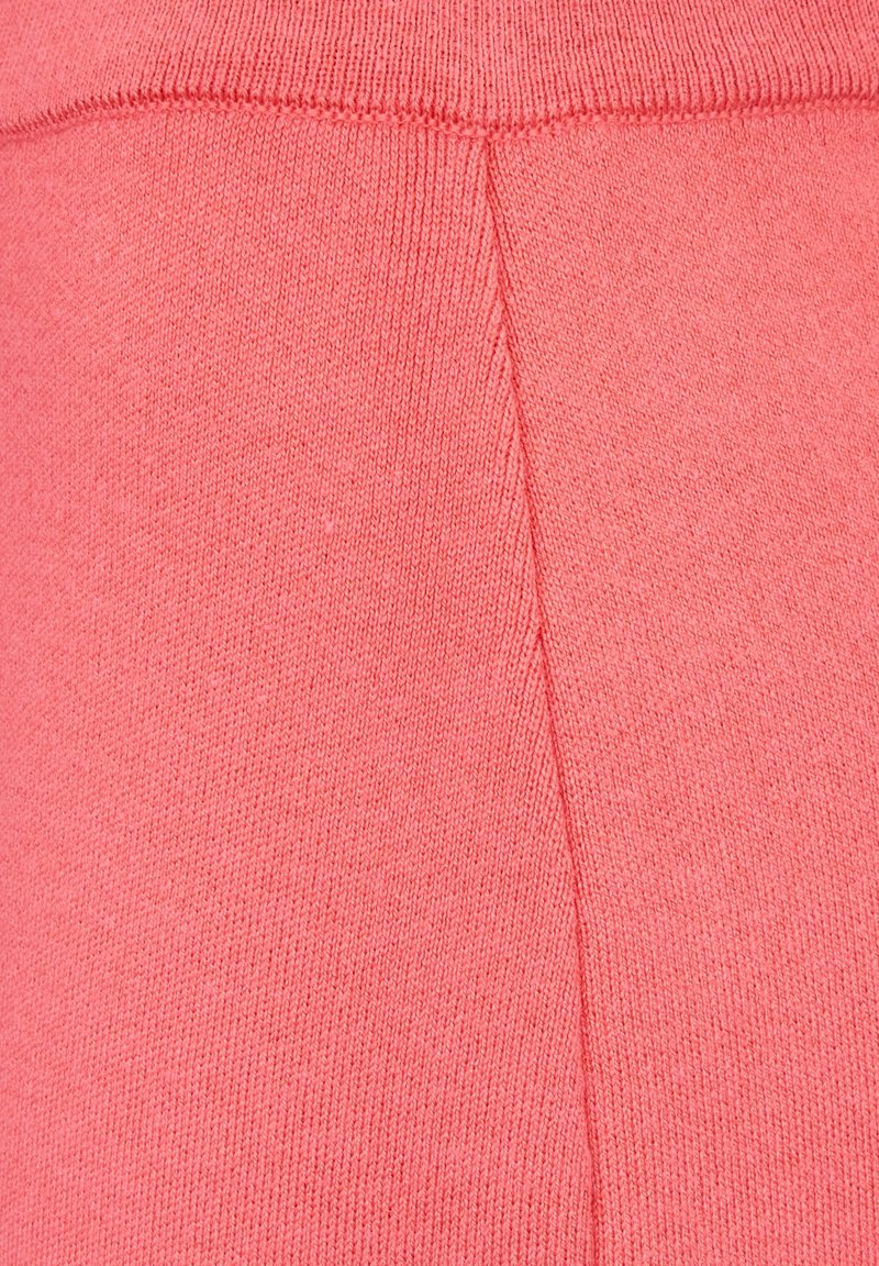  Shorts - Rot