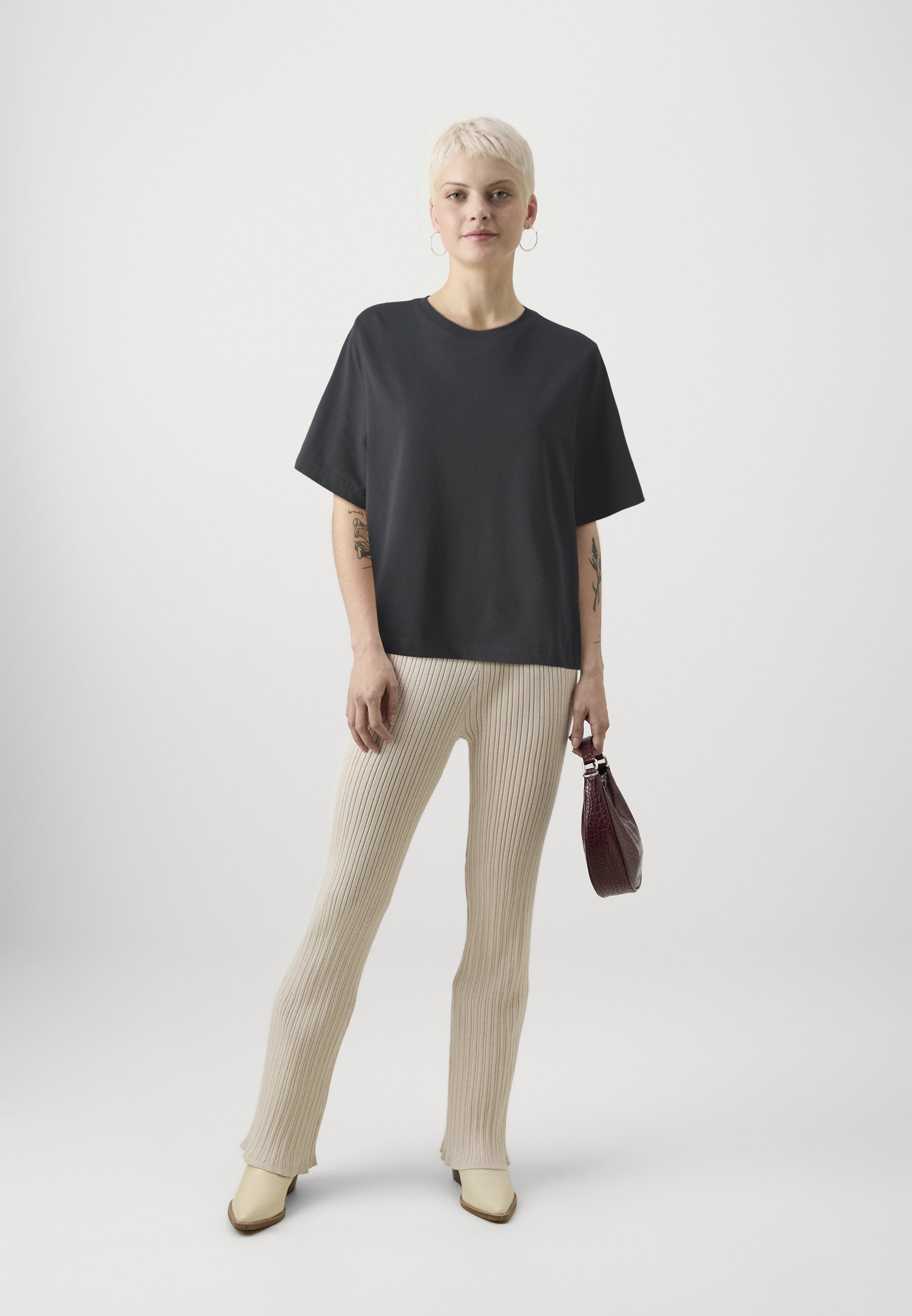 ONLY Petite ONLLINA BOXY TEE - Basic T-shirt - Black