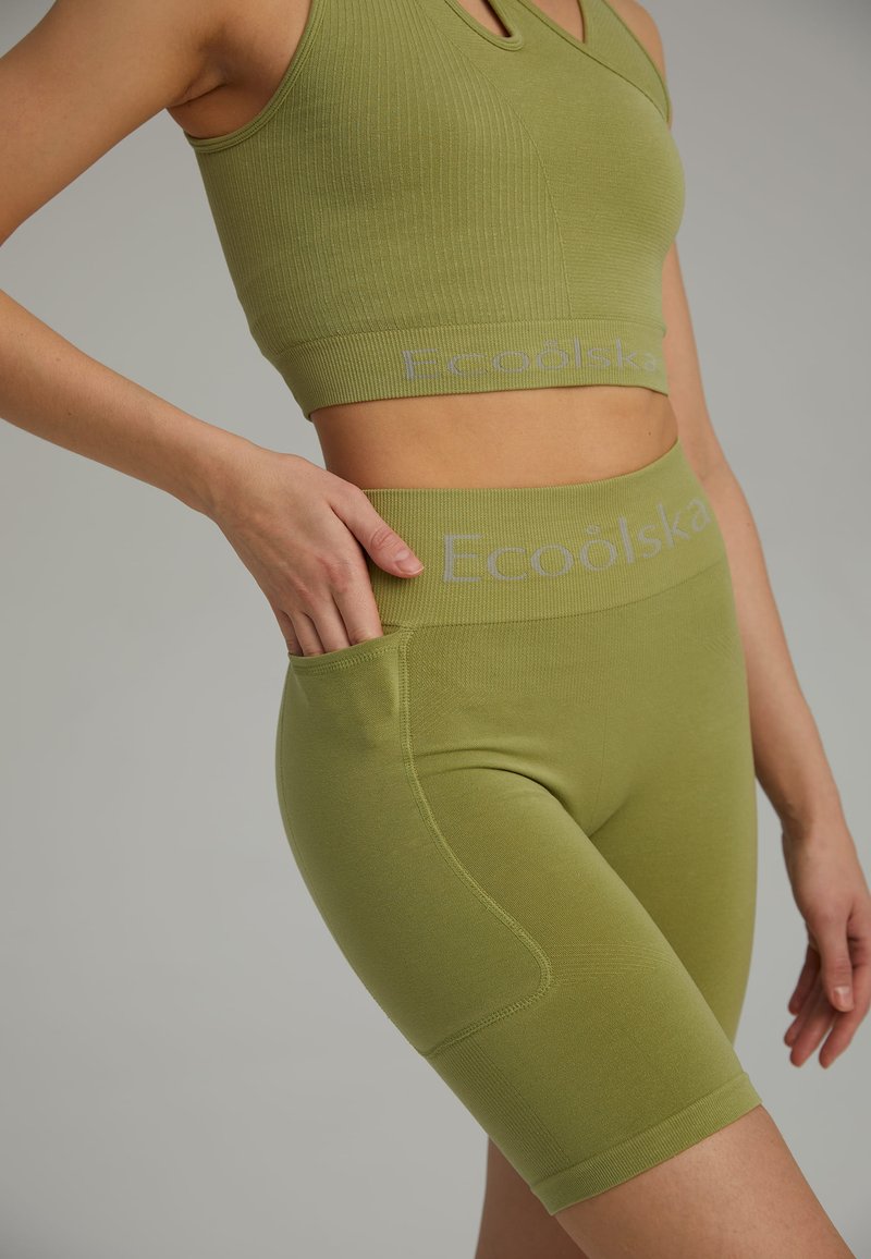  Shorts - Grün