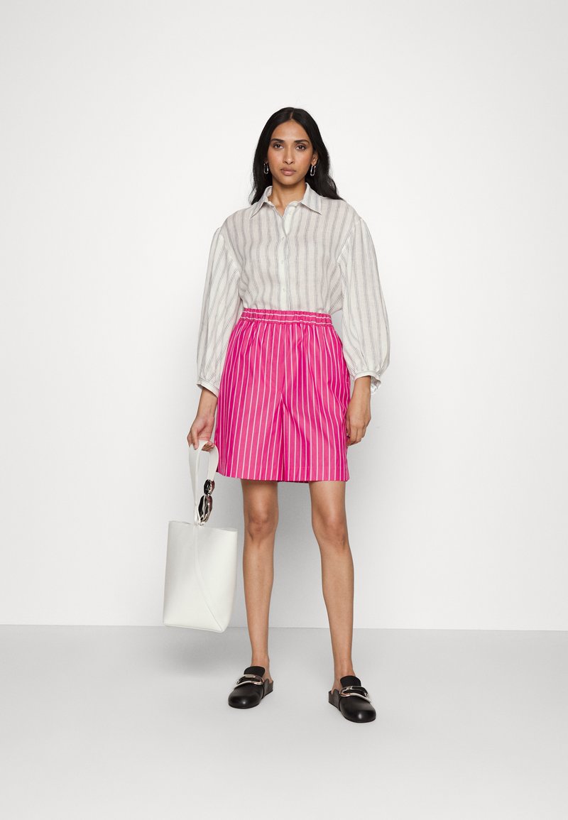 Max Mara Leisure VEZZO - Shorts - Fuxia