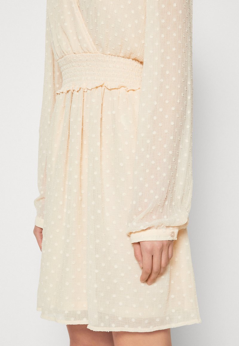 ONLY ONLELLA LYNG DRESS - Freizeitkleid - Novelle Peach
