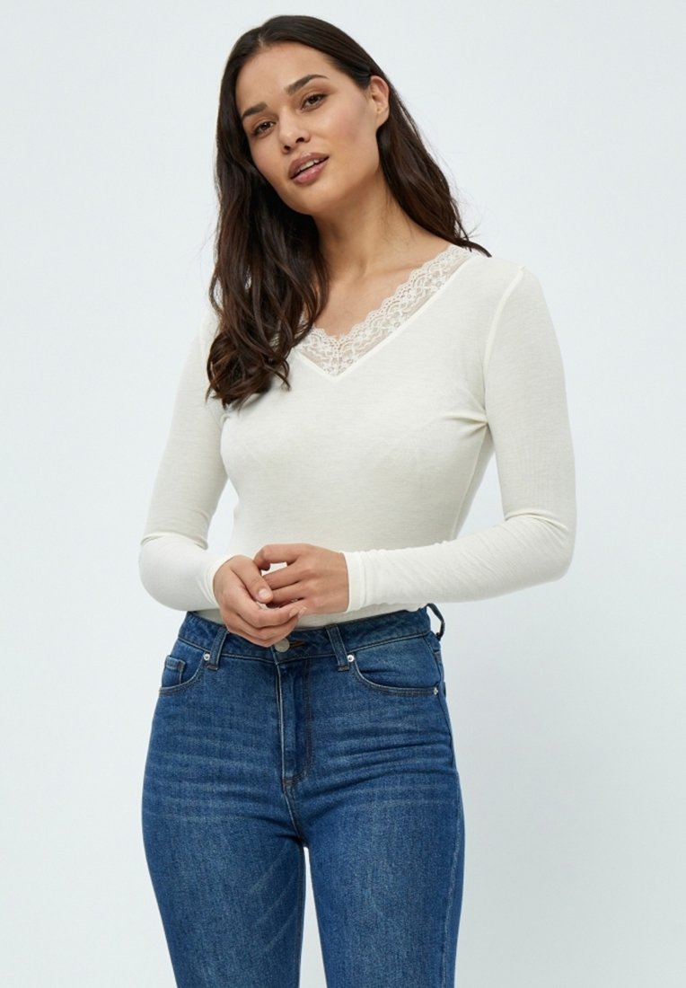 Peppercorn ROSALINDA V NECK - Langarmshirt - Gardenia