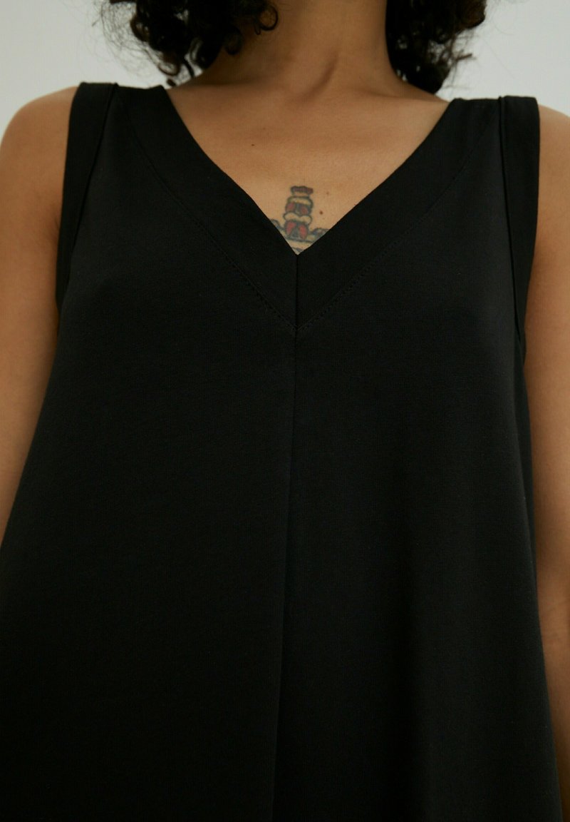 EDITED KENIA - Freizeitkleid - Schwarz