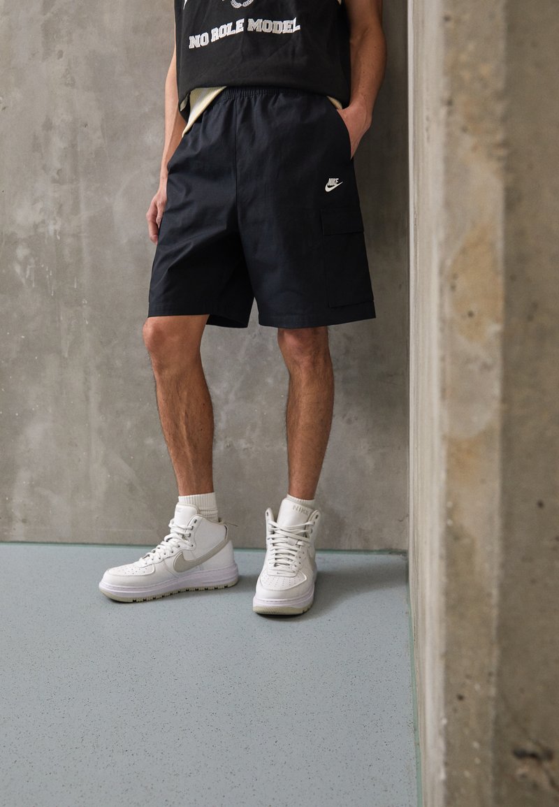 Nike Sportswear CLUB - Jogginghose - Black/white