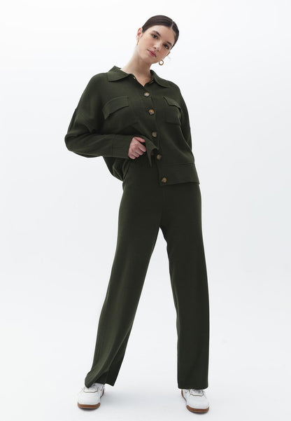  MIT AUSGESTELLTER BEINFORM - Stoffhose - Kombu Green
