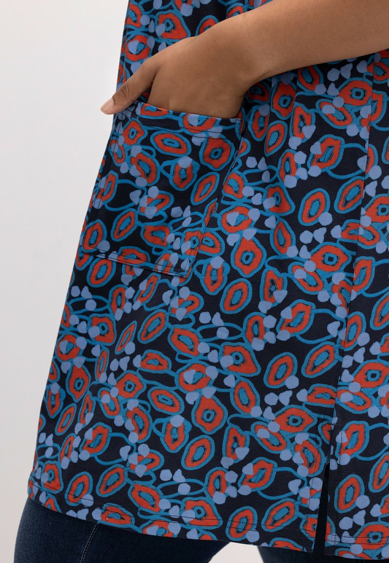 Ulla Popken PRINT - T-Shirt Print - Navy Blue Multi