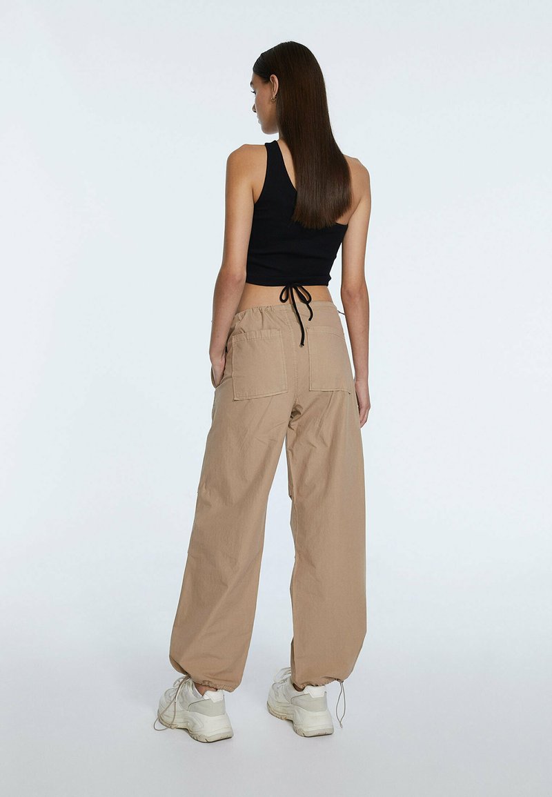 Stradivarius PARACHUTE POPELIN - Jogginghose - Stone