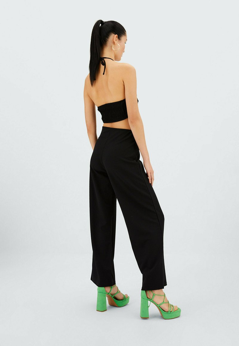 Stradivarius NECKHOLDER - Jumpsuit - Black