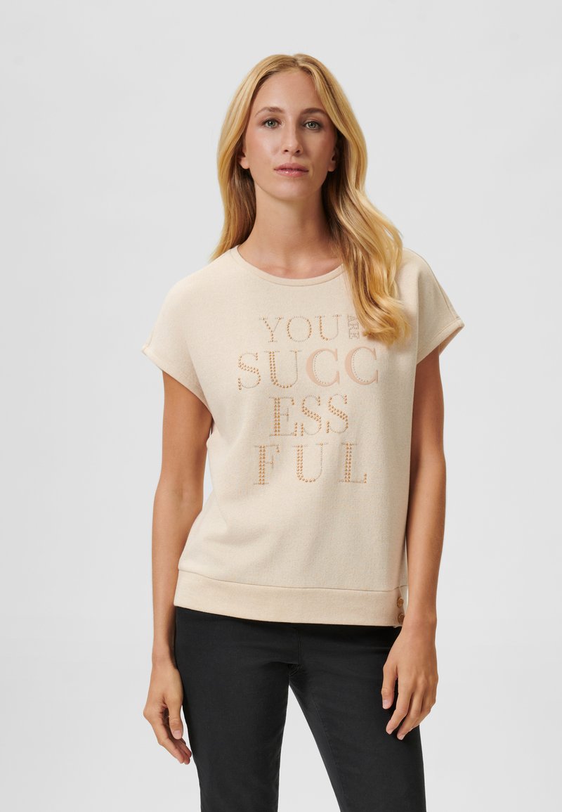  MIT DEKOSTEINEN - T-Shirt Print - Champagner