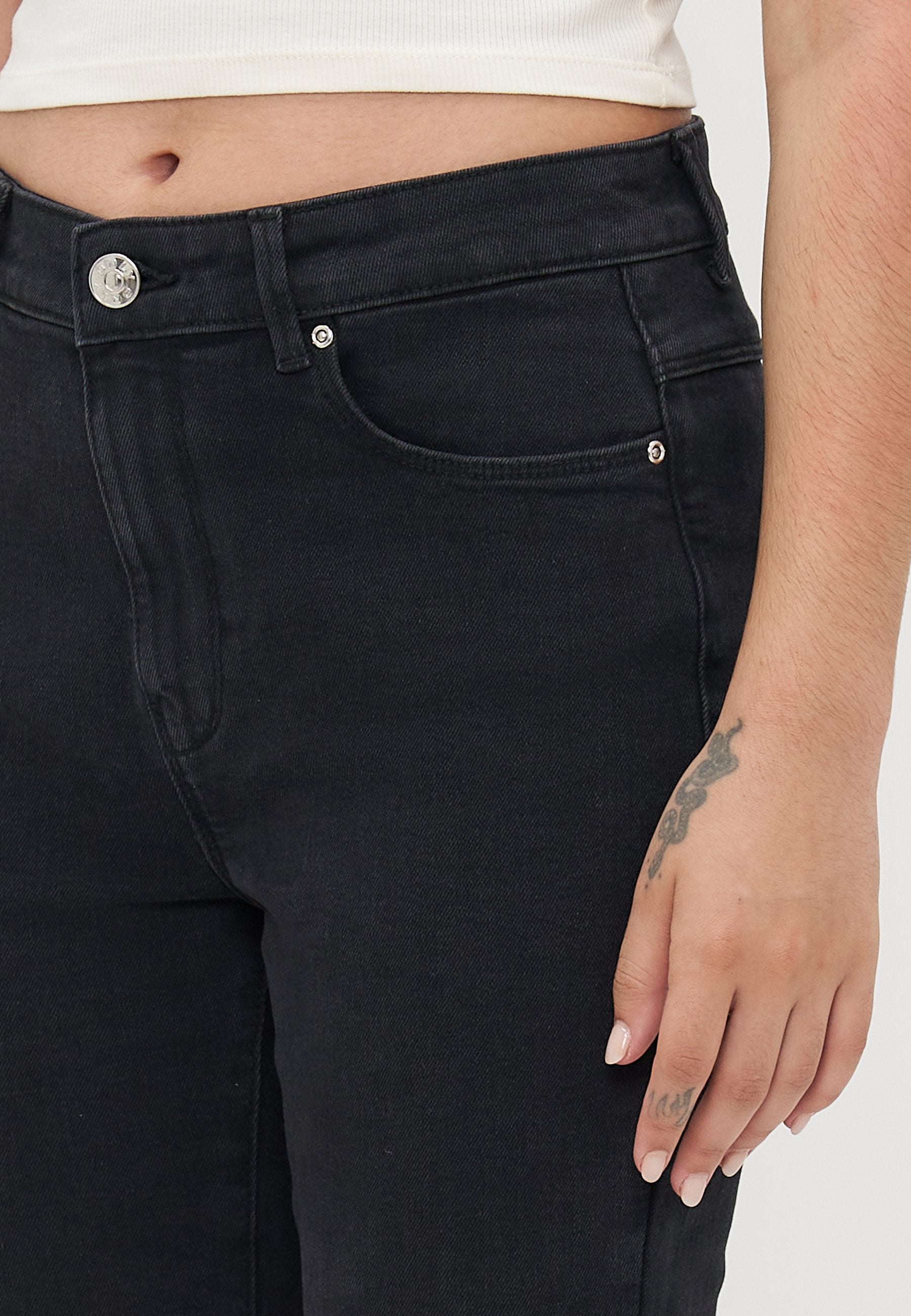 ONLY Petite ONLHENNI LIFE - Flared Jeans - Washed Black