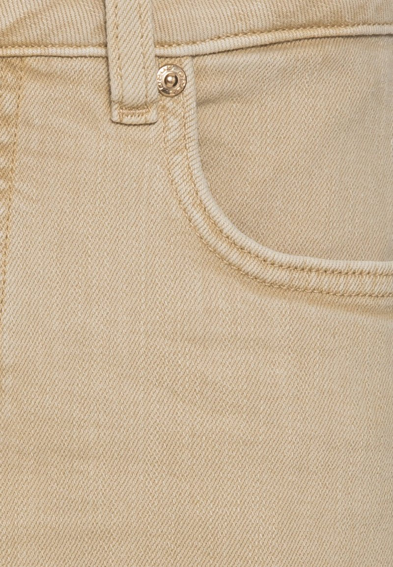 OPUS MOMITO DUST - Jeans Relaxed Fit - Sweet Almond
