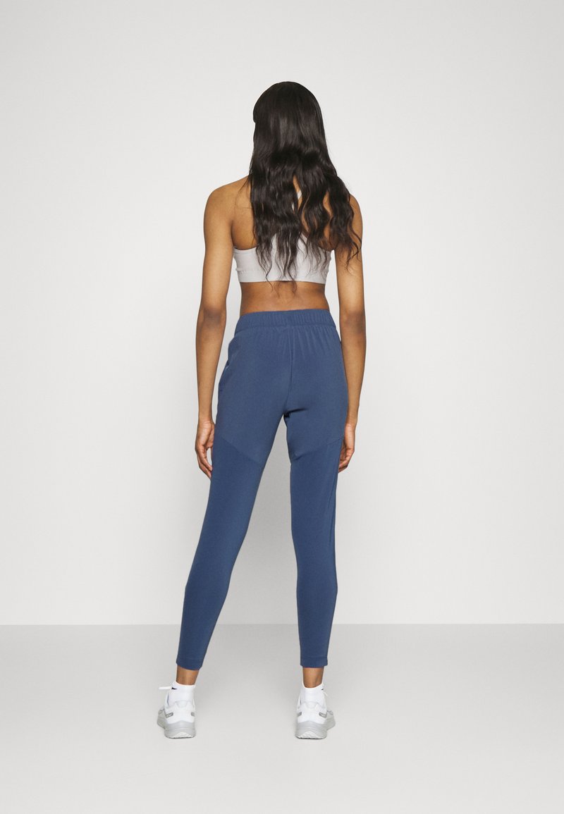 Nike Performance ESSENTIAL PANT - Jogginghose - Diffused Blue/silver
