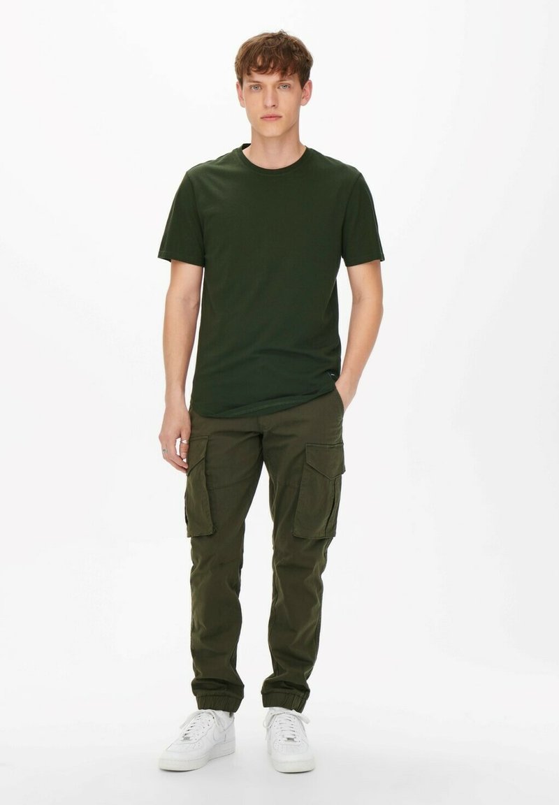 Only & Sons KURZARM ONSMATT - T-Shirt Basic - Dunkelgrün