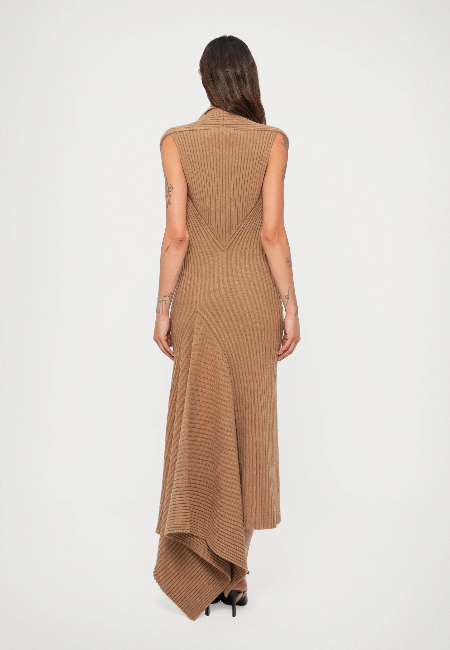 Victoria Beckham DRAPED SLEEVELESS DRESS - Jumper Dress - Dark Caramel