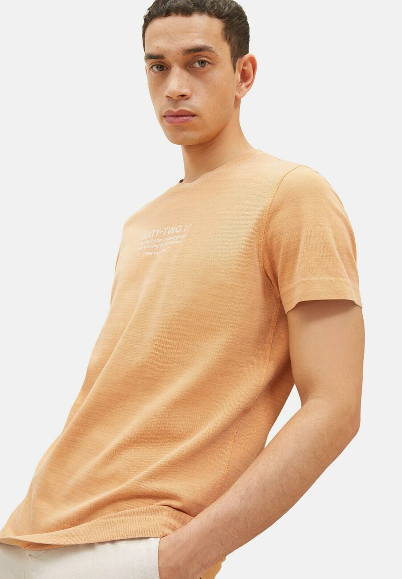Tom Tailor MIT PRINT - T-Shirt Print - Washed Out Orange