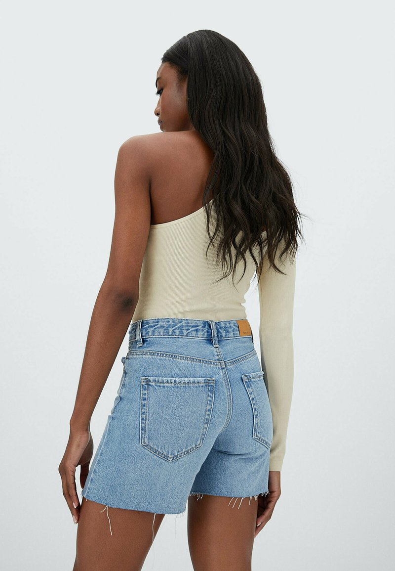 Stradivarius LOW WAIST BERMUDA - Jeans Shorts - Blue Denim