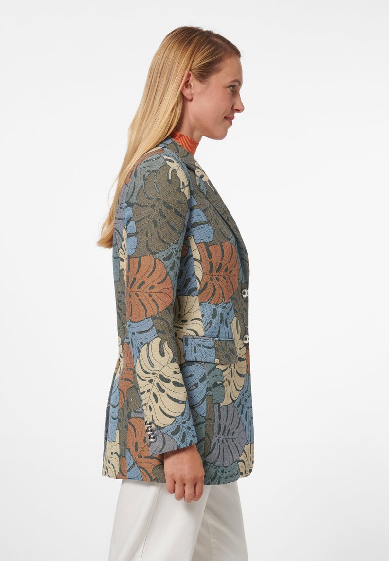  MIT BLÄTTERMUSTER - Kurzmantel - Nebelblau Multicolor