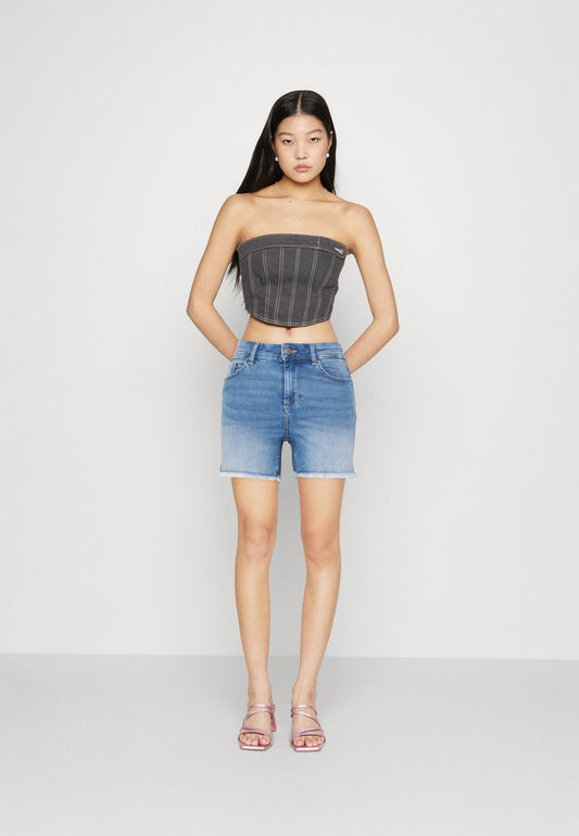ONLY ONLBLUSH MID RAW - Jeans Shorts - Light Blue Denim