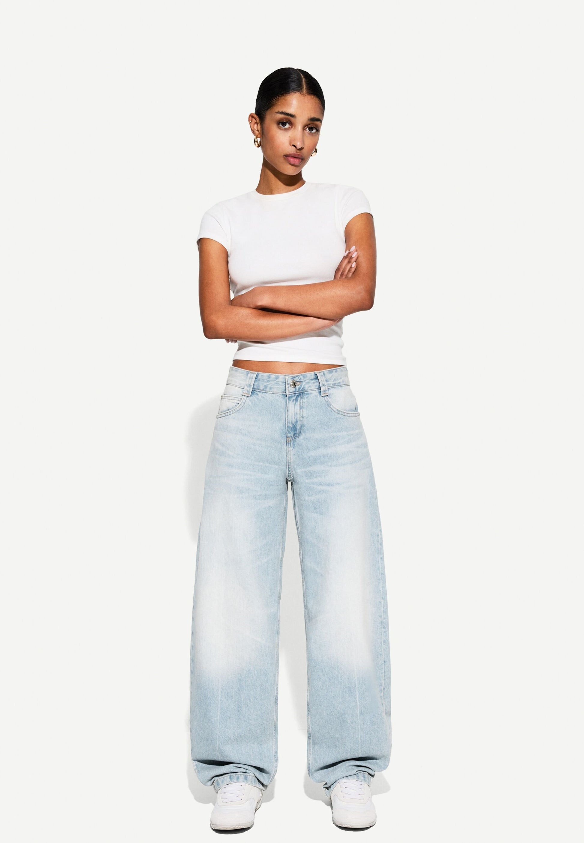 BERSHKA BALLOON - BAGGY - Relaxed Fit Jeans - Light Blue Denim