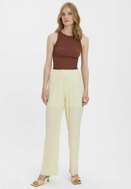 Vero Moda HOSE PLISSIERTE - Stoffhose - Tofu