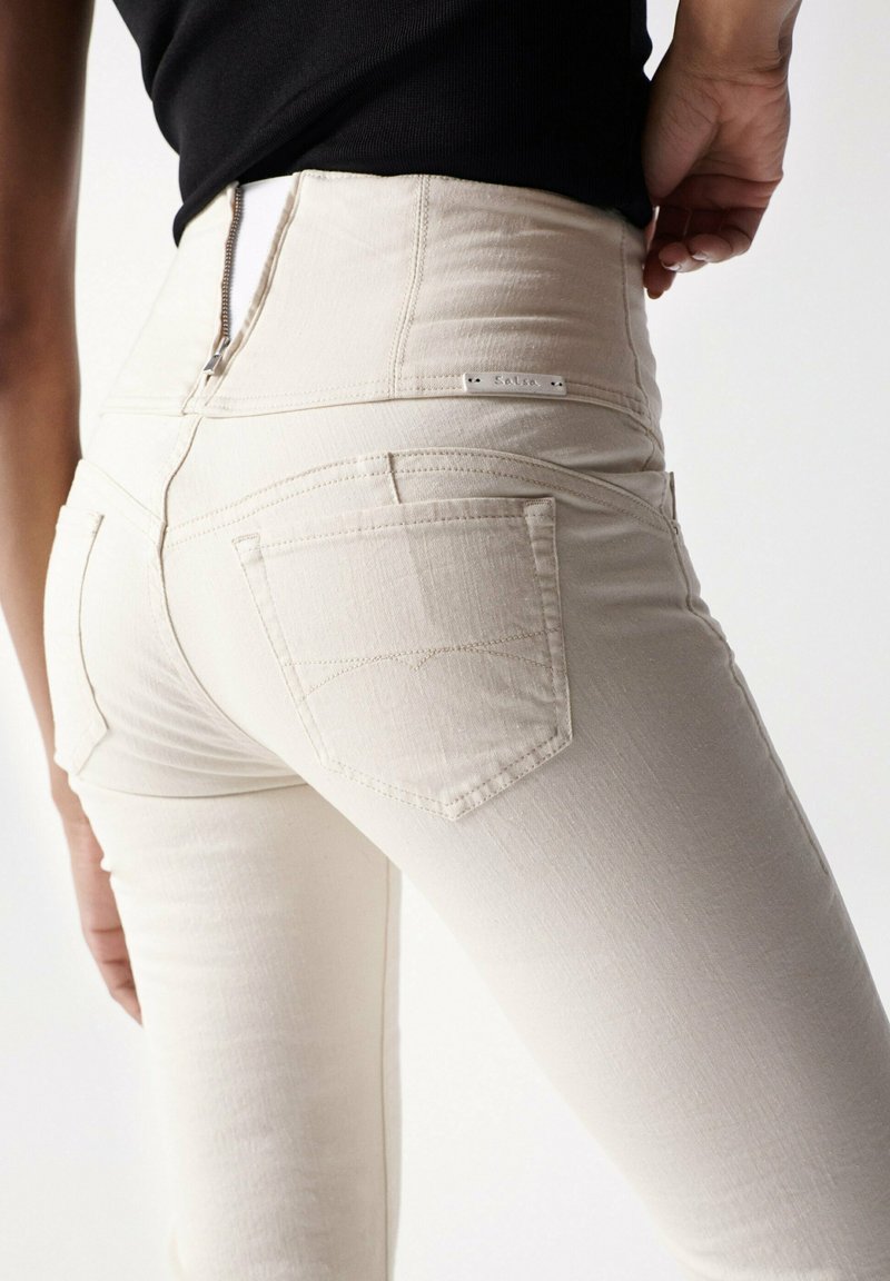  DIVA SLIMMING FLARE - Jeans Bootcut - Perle_010