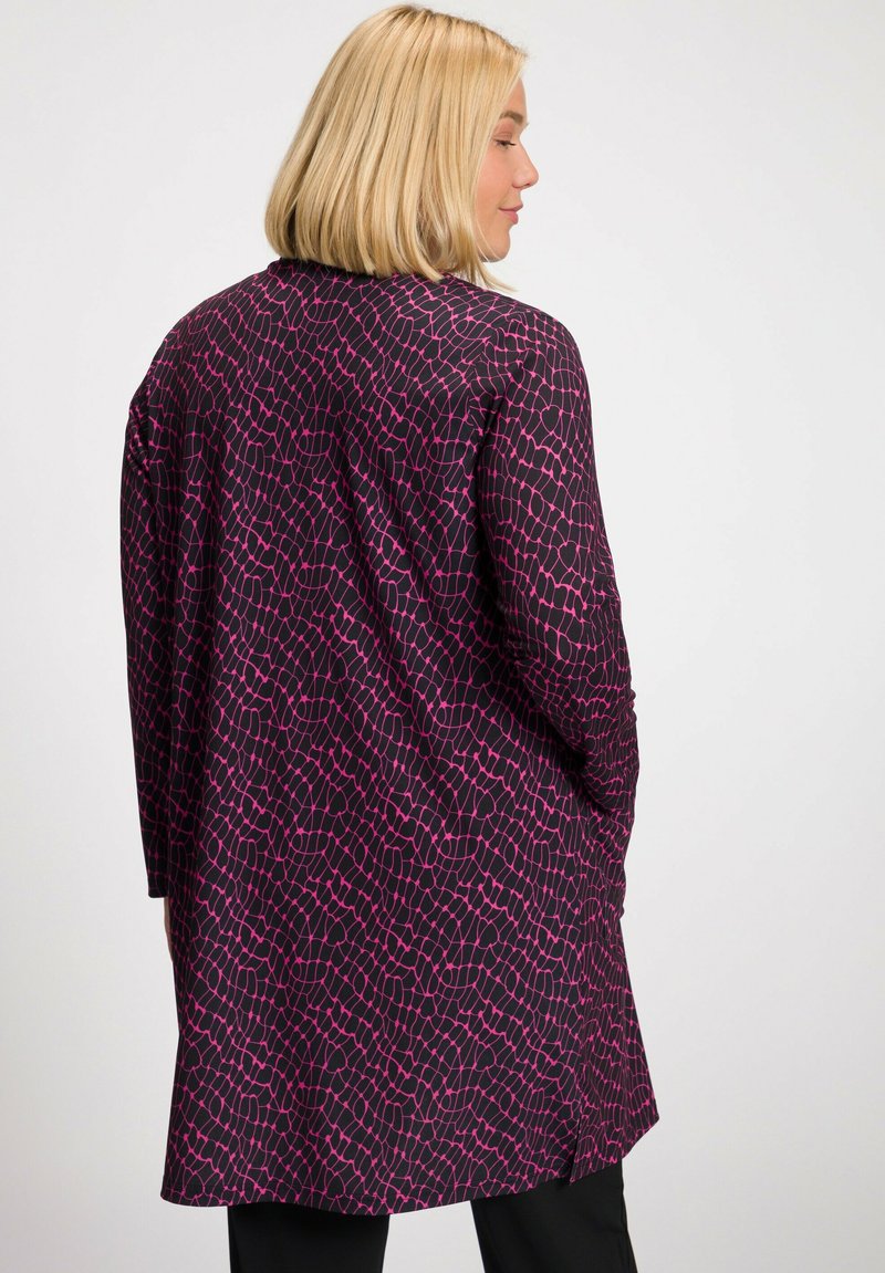 Ulla Popken MATTE GRAPHIC PRINT POCKET - Kurzmantel - Hot Pink Multi