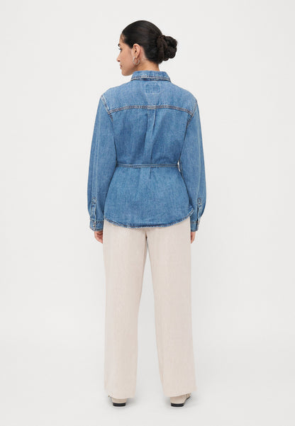 ONLY Petite ONLKOKO SEGVIGNY BELT SHIRT - Button-down Blouse - Medium Blue Denim