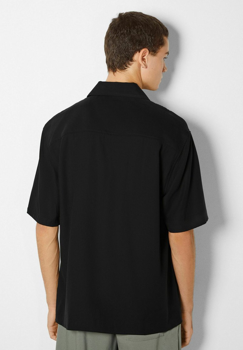 BERSHKA RELAXED FIT - Hemd - Black
