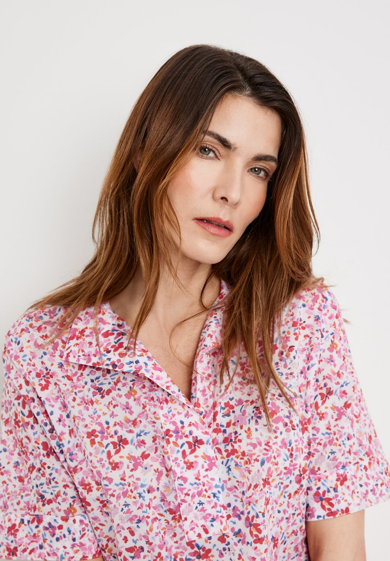 Gerry Weber KURZARM FLORAL GEMUSTERTE - Bluse - Ecru Weiss Lila Pink Druck