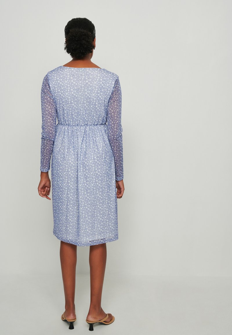 NA-KD Freizeitkleid - White Floral