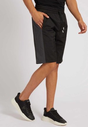 Guess LOGO AUF DER RUCKSEITE - Shorts - Schwarz