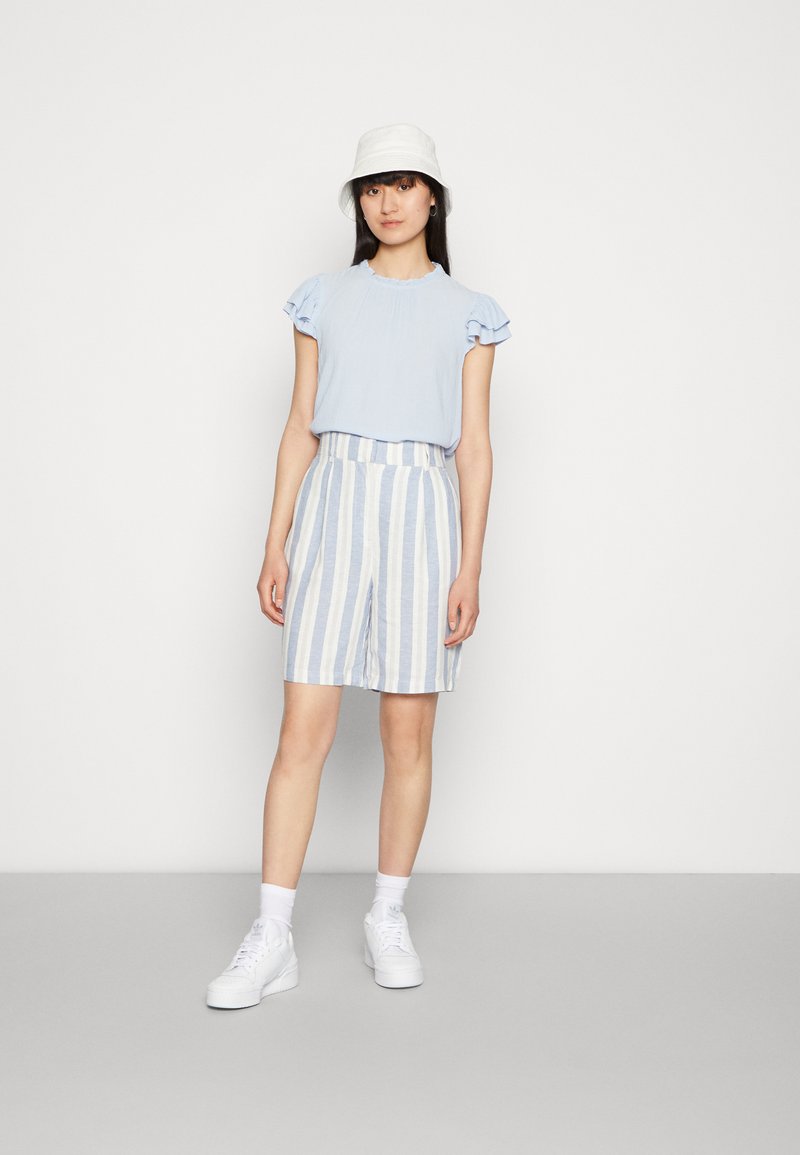 ONLY ONLCARO LONG - Shorts - English Manor Stripes/cloud Dancer/gray Violet