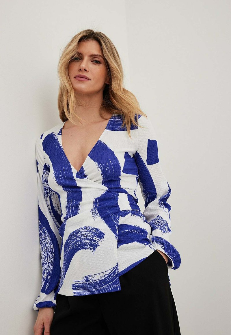 NA-KD STRUKTURIERTES - Bluse - Abstract Print