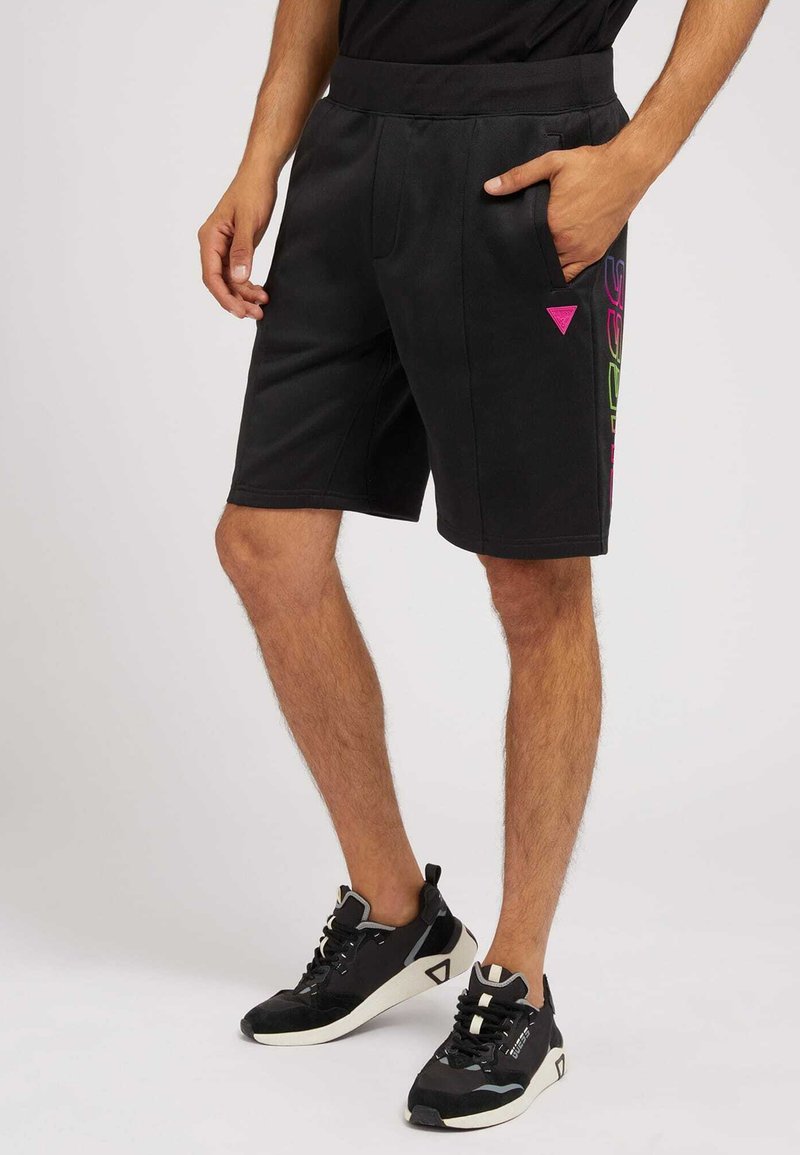 Guess LOGO AUF DER RUCKSEITE - Shorts - Schwarz