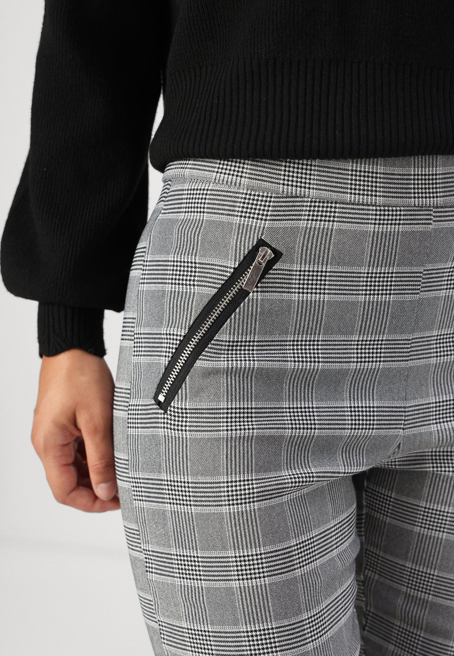 ONLY Petite ONLLOIZA - Leggings - Trousers - White/black