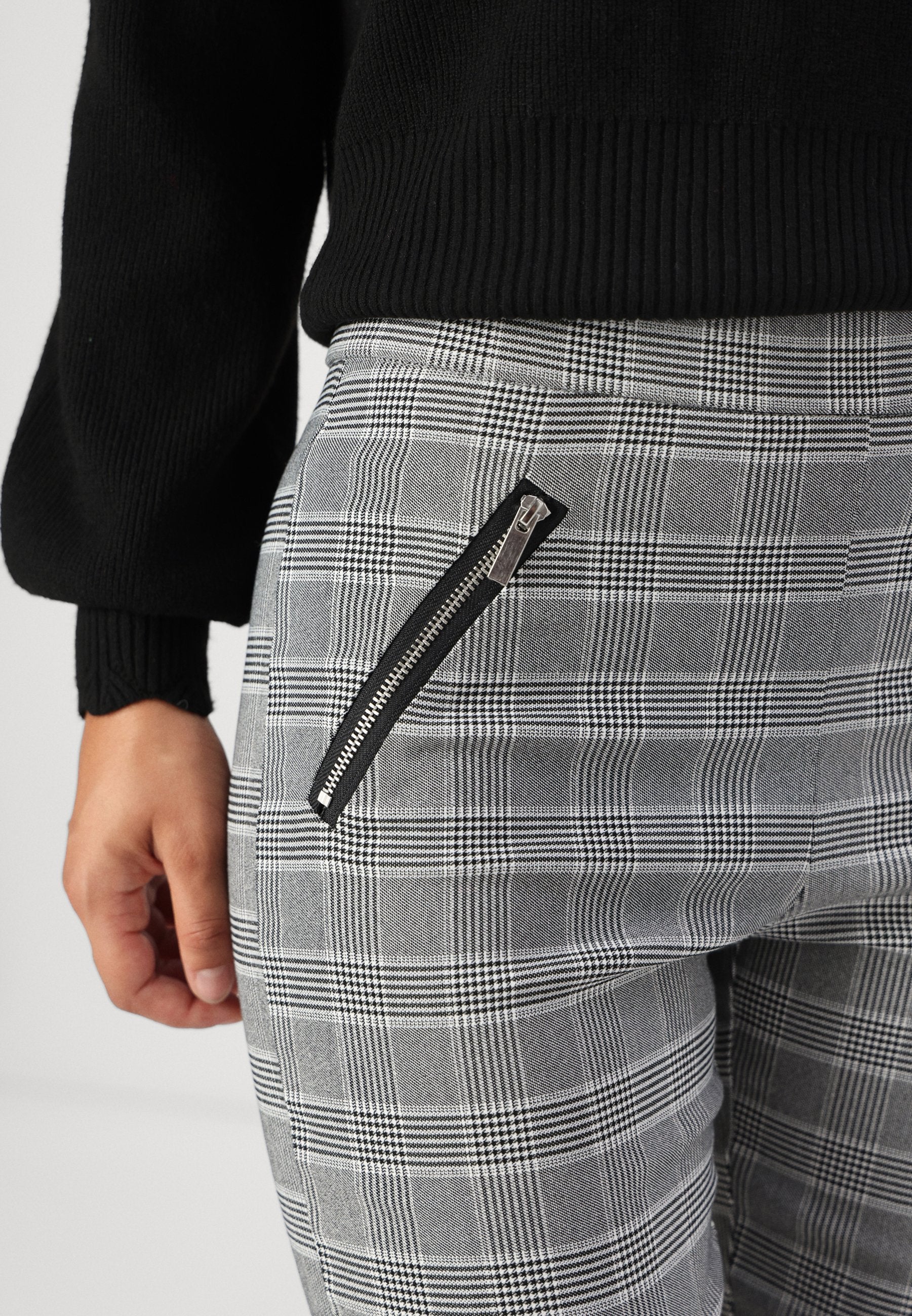 ONLY Petite ONLLOIZA - Leggings - Trousers - White/black
