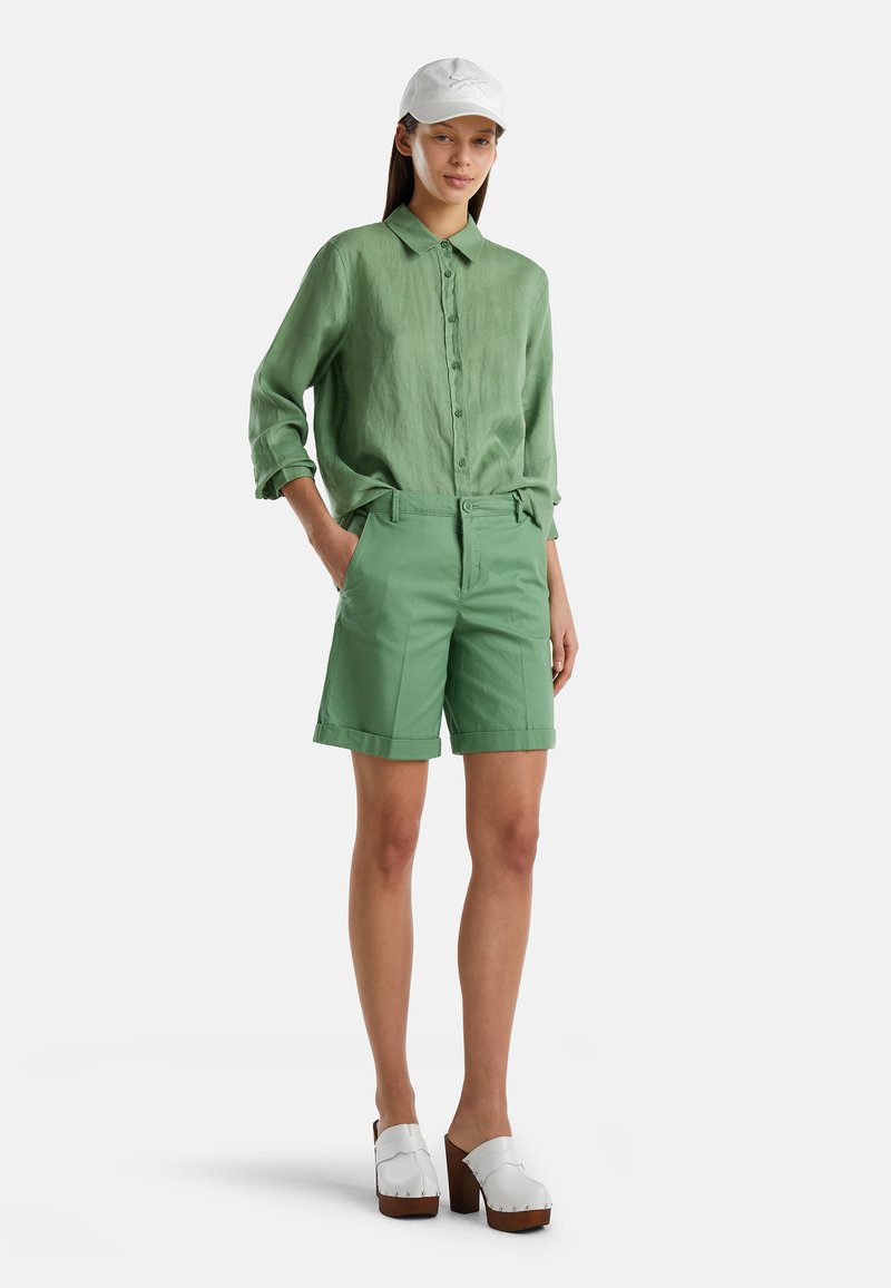 United Colors Of Benetton BERMUDA IN STRETCH - Shorts - Green