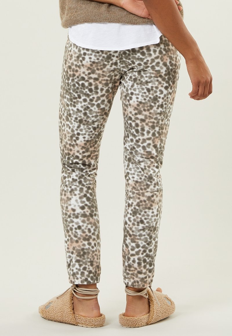 BOTTOMS CROPPED LEOPARD - Jogginghose - Ecru