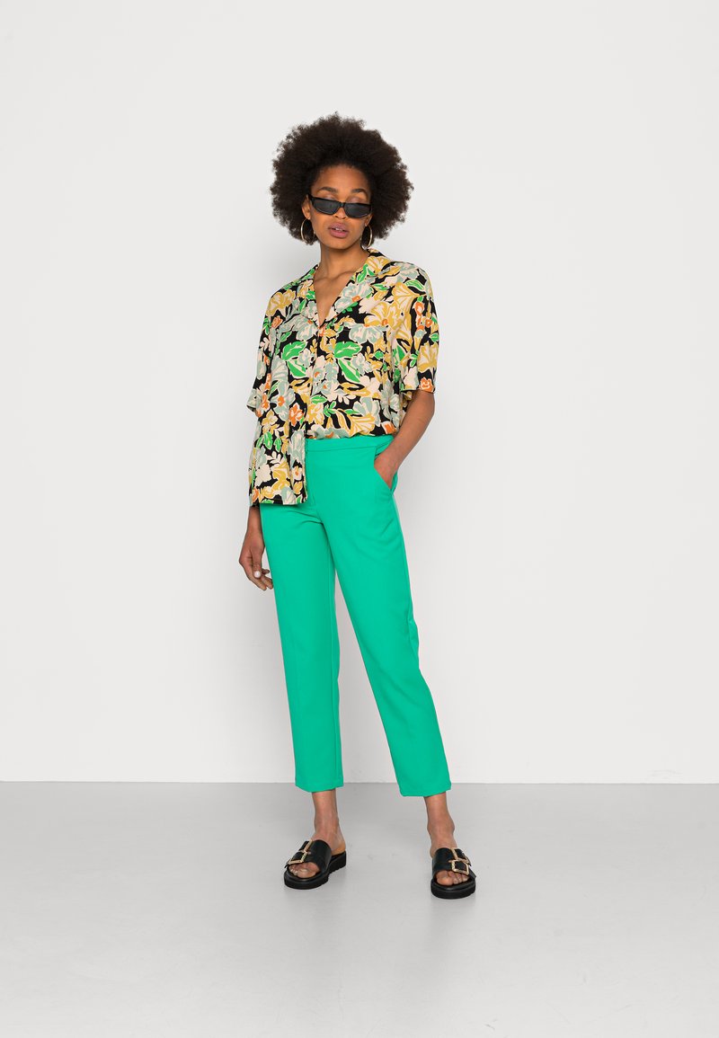 Minimum HALLEE - Stoffhose - Deep Mint