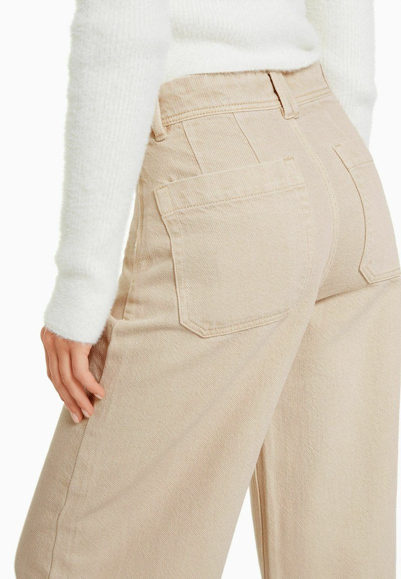 BERSHKA CULOTTES - Flared Jeans - Sand